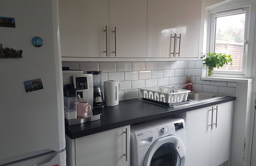 North Greenford House | Double Bedroom with TV in Sudbury Hill Wembley - 10 mins from Wembley Stadium