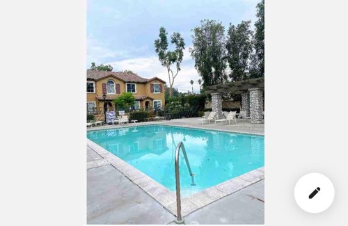 Ontario House | Double beds with private entrance garage parking