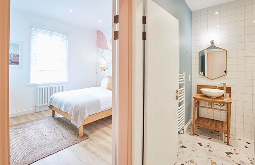 South Cliff Apartment | Double Cabana Room Street View