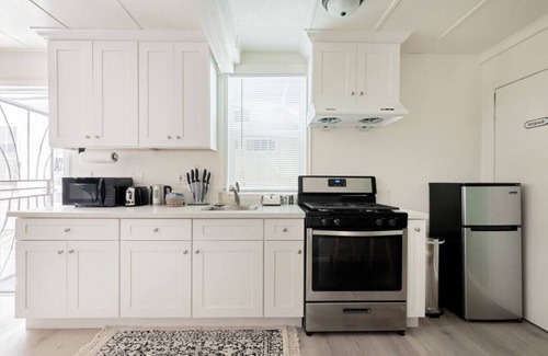 Montebello House | Double Comfort: 2 Private Units with Fully-Equipped Kitchens, Streaming Bliss, and Relaxing Common Patio.