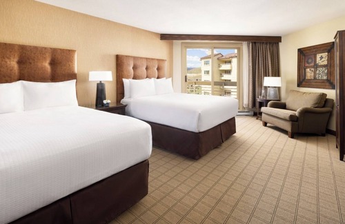Crested Butte Hotel | Double Queen Room with Pristine Valley Views, Elevation Hotel, 2 Family Rooms