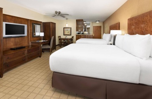 Crested Butte Hotel | Double Queen Room with Pristine Valley Views, Elevation Hotel, 2 Family Rooms