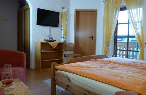 Annweiler am Trifels Bed & Breakfast | Double Room Suite Balcony - Privatzimmer Gästehaus Heger