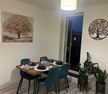 Bethnal Green Apartment | Double Room-2- in a great location-A newly apartment with 3 floors- 5 rooms-3 Bathroom-1 kitchen-1 terrace