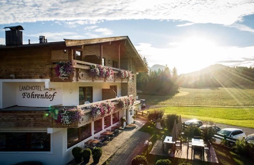 Ellmau House | Double room in country house, shower, toilet, balcony - Landhotel Föhrenhof