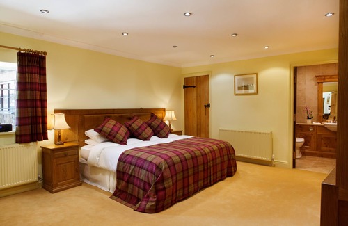 Staddlebridge House | Double room-Luxury-Ensuite with Bath-and Shower The Hurworth