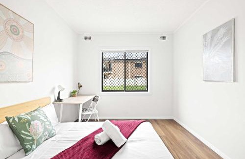 Auburn House | Double Room - Prime location - Convenient Spot in Auburn - Shared Bathroom