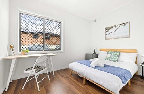Auburn House | Double Room - Prime location - Convenient Spot in Auburn - Shared Bathroom