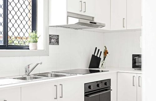 Auburn House | Double Room - Prime location - Convenient Spot in Auburn - Shared Bathroom