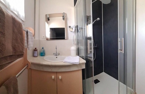 Remoncourt House | Double Room Queen size street view