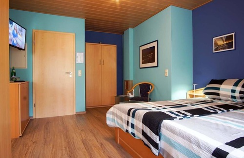 Kottenborn Bed & Breakfast | Double room shower/WC "Grüne Hölle" - Guest room and vacation apartment Irene