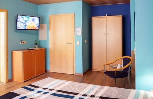 Kottenborn Bed & Breakfast | Double room shower/WC "Grüne Hölle" - Guest room and vacation apartment Irene