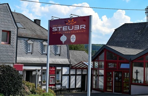 Allenbach House | Double room shower/WC, as good as new - Hotel-Café-Restaurant Steuer