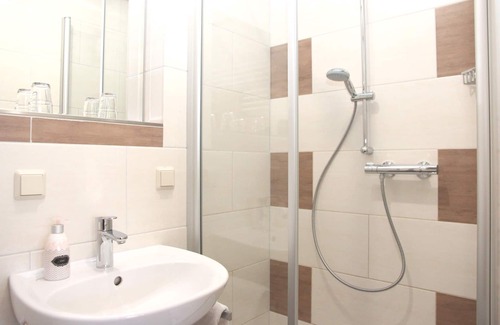 Saalhausen Apartment | Double room type A with WC and shower