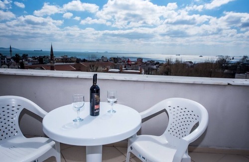 Emin Sinan Apartment | Double Room with Balcony and Sea View