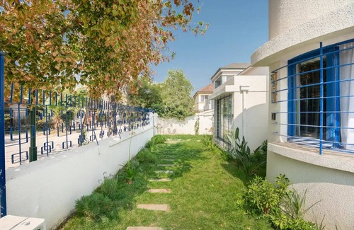 Nunoa House | Double room with garden view - 2 twin beds. Pet friendly, free parking