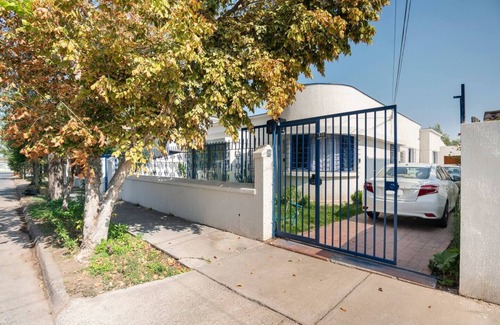 Nunoa House | Double room with garden view - 2 twin beds. Pet friendly, free parking