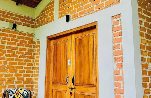 Mallawapitiya House | Double Room with Garden View - THE HIDEOUT KURUNEGALAnn