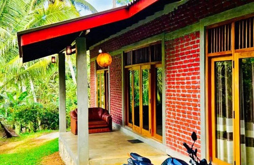 Mallawapitiya House | Double Room with Garden View - THE HIDEOUT KURUNEGALAnn