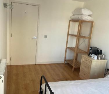 Peninsula House | Double room with shared bathroom LGBTQ friendly