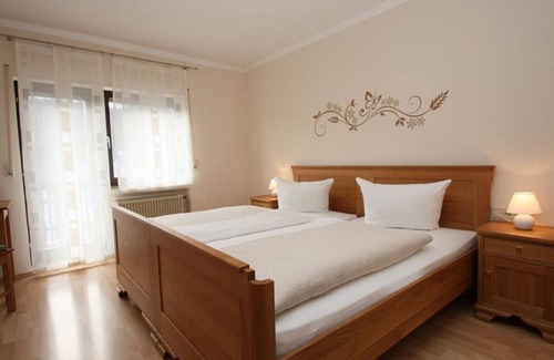 Plutscheid Bed & Breakfast | Double room with shower/WC and balcony - Gasthaus-Pension-Rest. Bucket
