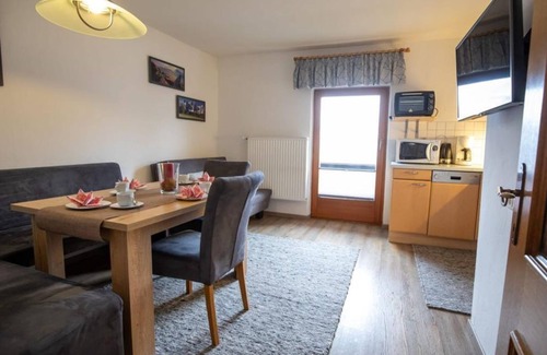 Ellmau Apartment | Double room with shower, WC - Haus Landmann