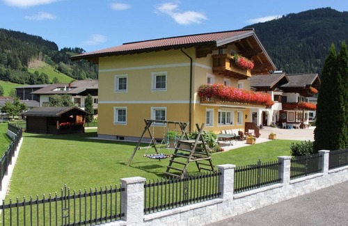 Radstadt Apartment | Double room with shower, WC - Haus Anni