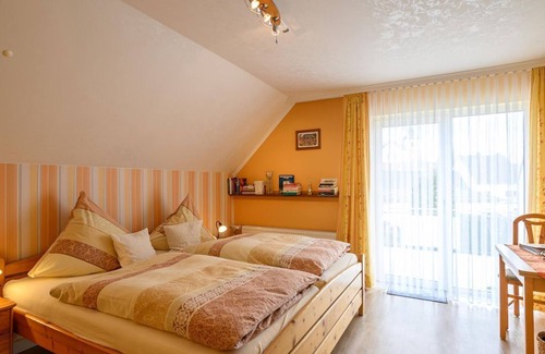 Neunkirchen Bed & Breakfast | Double room with shower/WC - Pension Jehnen am Eifelsteig