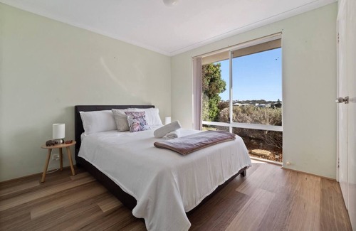 Wannanup House | Double storey/ four bedroom/ Pet -Family Friendly/ Waterfront Views