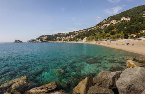 Vado Ligure Apartment | Double Suite - Ferries 7 Min - Beaches 3 Min