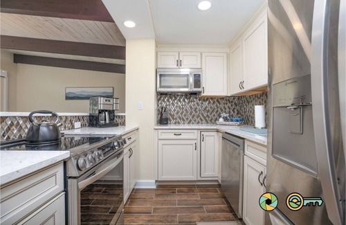 Mount Jackson Condo | Double the Condo, Double the Fun! | Ski slope side & Mountain views | Vaulted ceilings!