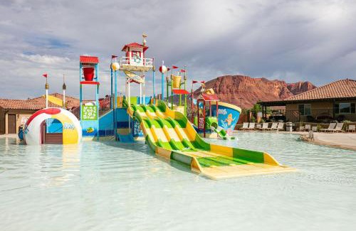 Santa Clara House | Double the Fun combo - Canyon Springs 76 and Desert Moose 75 home