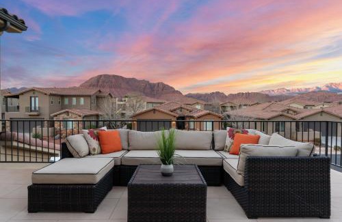 Santa Clara House | Double the Fun combo - Canyon Springs 76 and Desert Moose 75 home