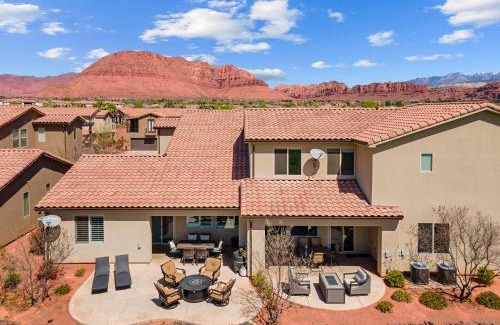 Santa Clara House | Double the Fun combo - Canyon Springs 76 and Desert Moose 75 home