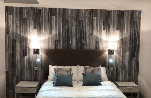 Woolbeding Apartment | Double/Twin suite at Hamilton Arms