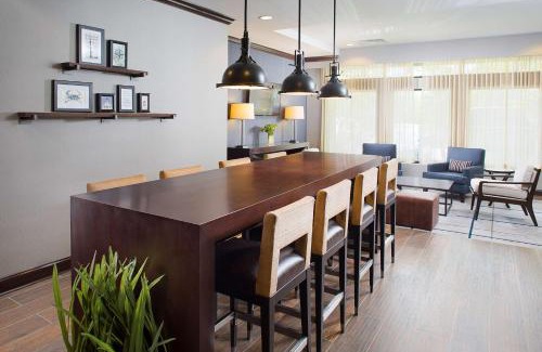 Linthicum Heights Hotel | DoubleTree by Hilton Baltimore - BWI Airport