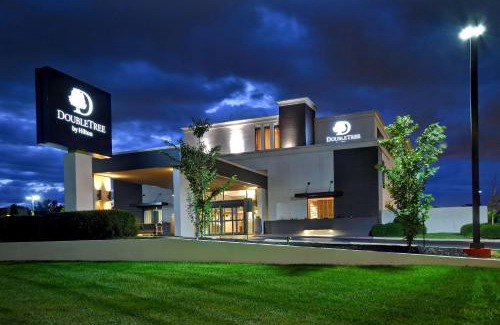 Airport Township Hotel | DoubleTree by Hilton St. Louis Airport, MO
