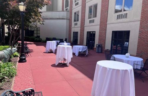 Bloomington Hotel | DoubleTree by Hilton Bloomington