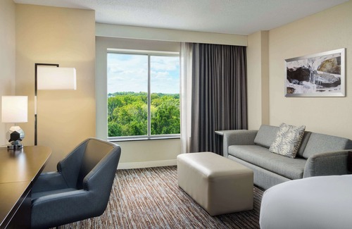 Greensboro Hotel | DoubleTree by Hilton Greensboro