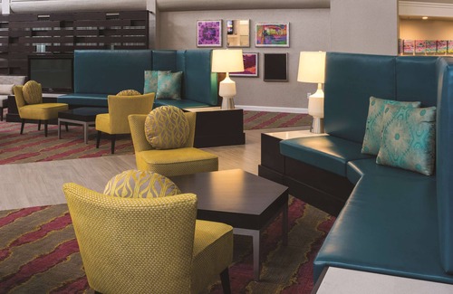Waters Park Hotel | DoubleTree by Hilton Hotel Austin Northwest Arboretum