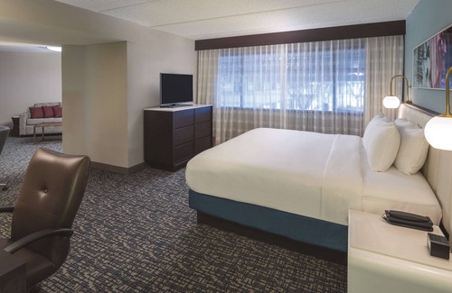 Waters Park Hotel | DoubleTree by Hilton Hotel Austin Northwest Arboretum