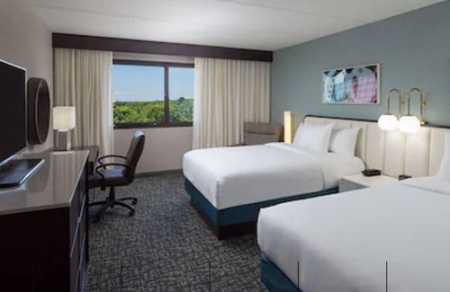 Waters Park Hotel | DoubleTree by Hilton Hotel Austin Northwest Arboretum