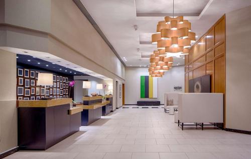Greenway Plaza-Upper Kirby Hotel | DoubleTree by Hilton Hotel Houston Greenway Plaza