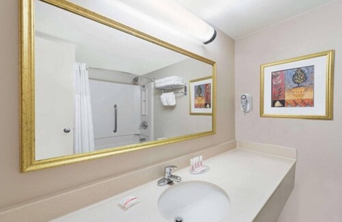 Western Division Hotel | DoubleTree by Hilton Laredo