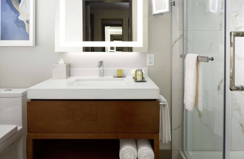 Dorval Hotel | DoubleTree by Hilton Montreal Airport