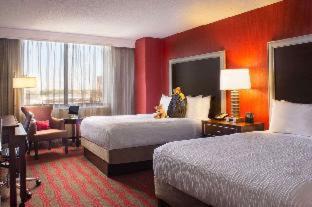 Queens Hotel | DoubleTree by Hilton New York-LaGuardia