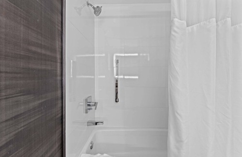 Northeast Raleigh Hotel | DoubleTree by Hilton Raleigh Midtown, NC