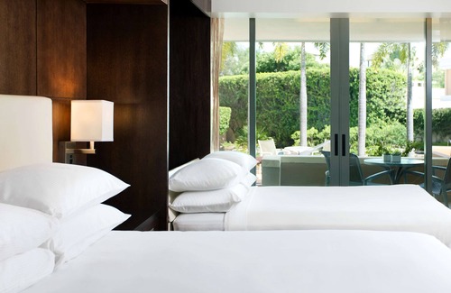 Santurce Resort | DoubleTree by Hilton San Juan