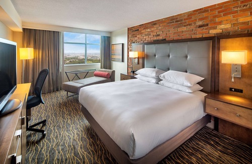 Northeast Mississauga Hotel | DoubleTree by Hilton Toronto Airport