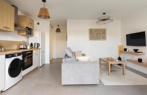 Jonage Apartment | Douceur de Vivre Urbaine Jonage GROUPAMA STADIUM - ARENA - LYON AEROPORT SAINT EXUPERY - EUREXPO
